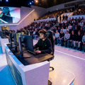 电竞赛事现场选手与观众区域的全景画面